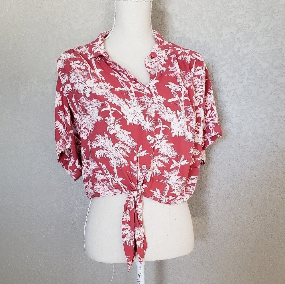 American Eagle cropped front tie size Large